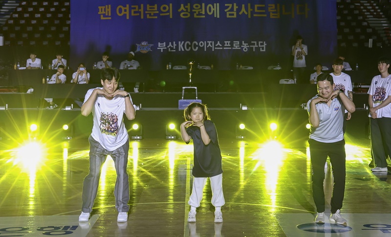 부산 KCC 이지스 프로농구단 23-24시즌 챔프 부산일보